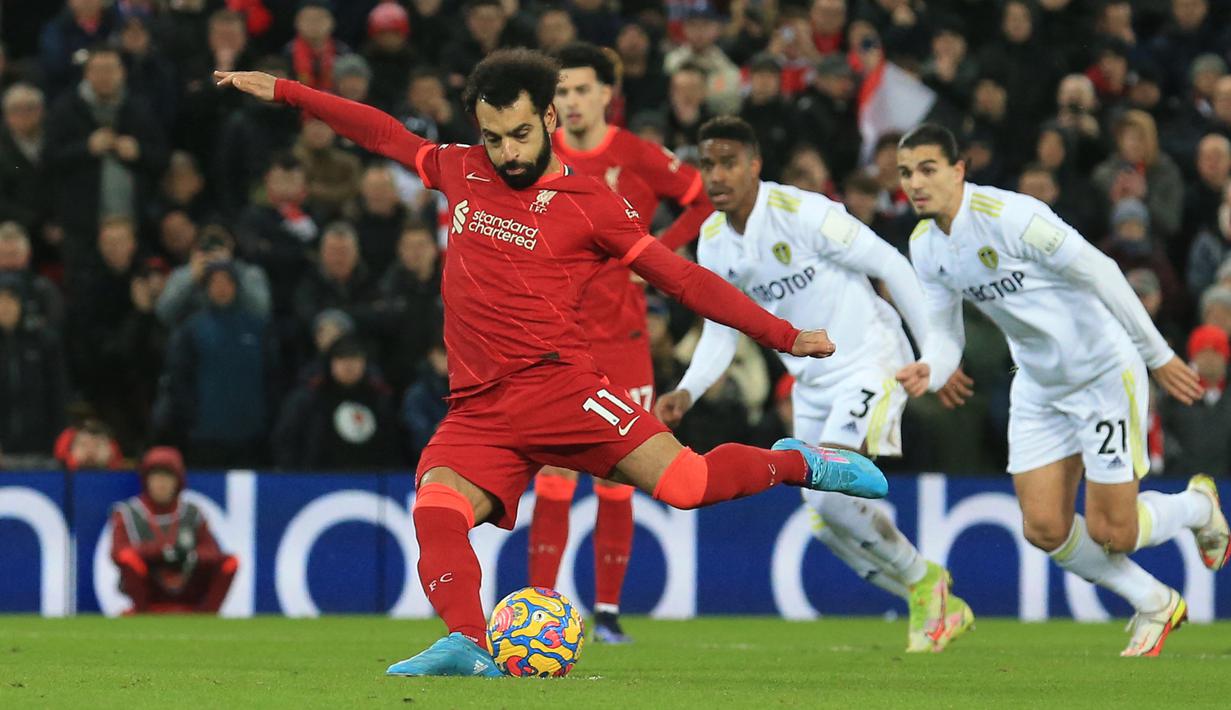 <p>Mohamed Salah berhasil menjadi pencetak gol terbanyak dalam satu musim di Liga Inggris, yaitu 32 gol dalam 36 penampilan. Catatan tersebut mengalahkan rekor milik Luis Suarez dan Cristiano Ronaldo yang sama-sama mencetak 31 gol dalam semusim. (AFP/Lindsey Parnaby)</p>