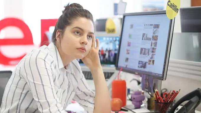 Supaya Nggak Repot, Ini 7 Cara Pura-pura Sibuk di Kantor