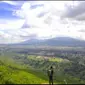 Patahan Lembang atau Sesar Lembang di Kabupaten Bandung Barat. foto: Instagram @diarmoelyono