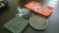 Mahasiswa UGM mengubah sampah plastik jadi komposit beton yang mudah dan praktis pembuatannya (Liputan6.com/ Switzy Sabandar)