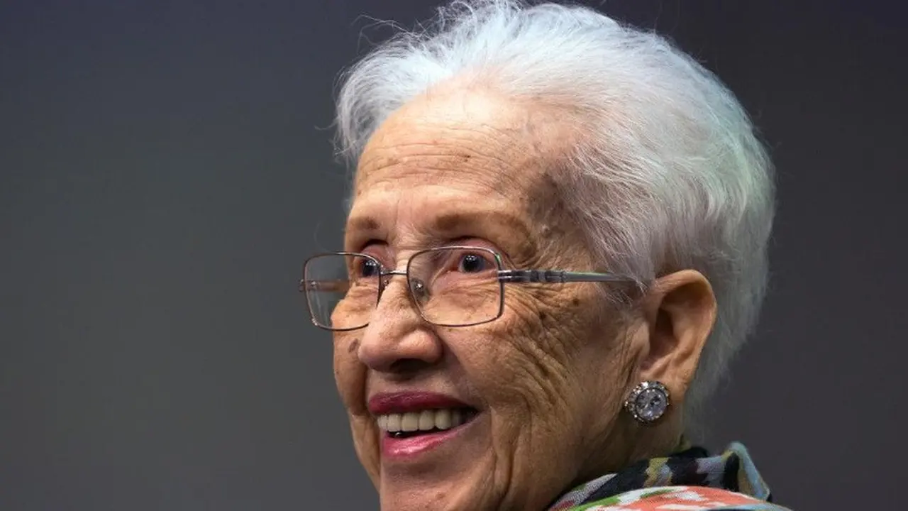 Katherine Johnson menghitung lintasan untuk Alan Shepard, orang Amerika pertama di luar angkasa.