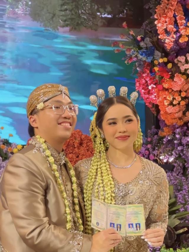 Potret Pernikahan Thalia Putri Semata Wayang Elma Theana. [@bennusorumba]