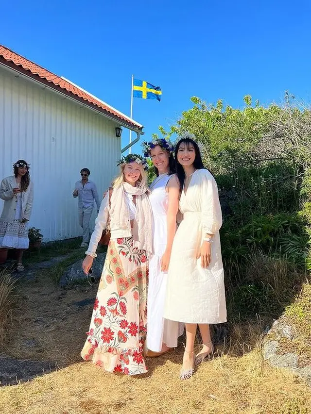 7 Potret Seru Raline Shah Rayakan Festival Midsommar di Swedia Ini Tampil Menawan