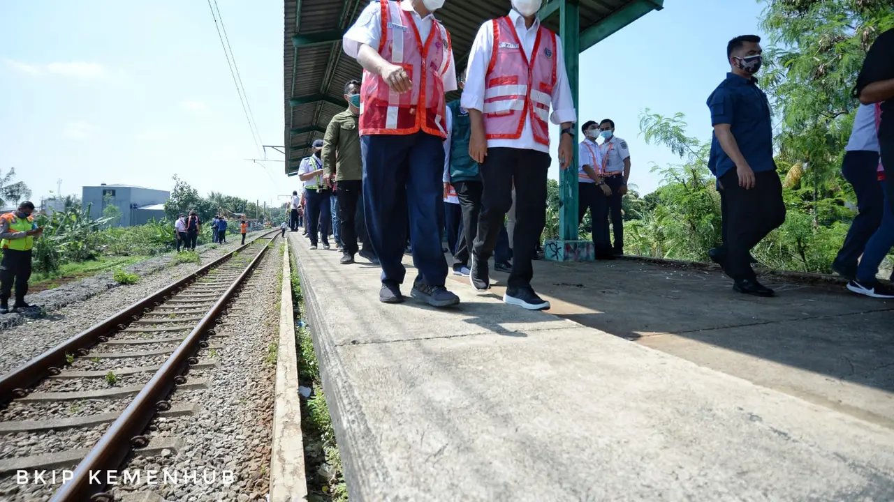 Menhub saat meninjau Stasiun Pondok Rajeg, Cibinong, Kab. Bogor, Rabu (11/8/2021).