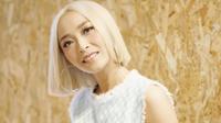 Penampilan baru Rini Wulandari (Sumber: Instagram/@rinni_w)
