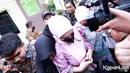 "Nggak ada (orang ketiga)," kata Nurul di Pengadilan Agama Depok, Jawa Barat, Kamis, 30 November 2023. [Foto; KapanLagi.com®/Bayu Herdianto]