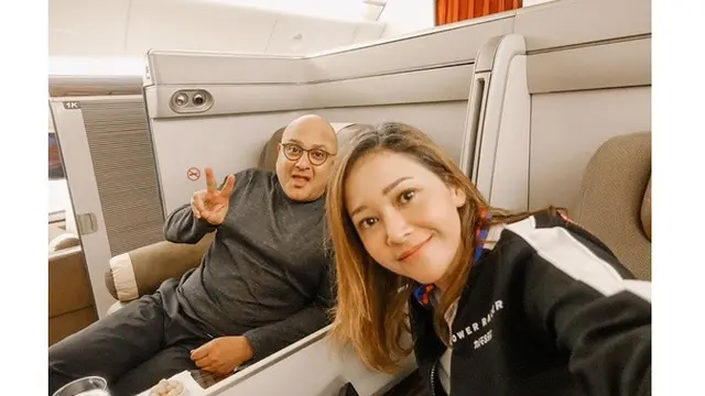 6 Potret Seru Liburan Maia Estianty dan Suami di Jepang, Curi Perhatian