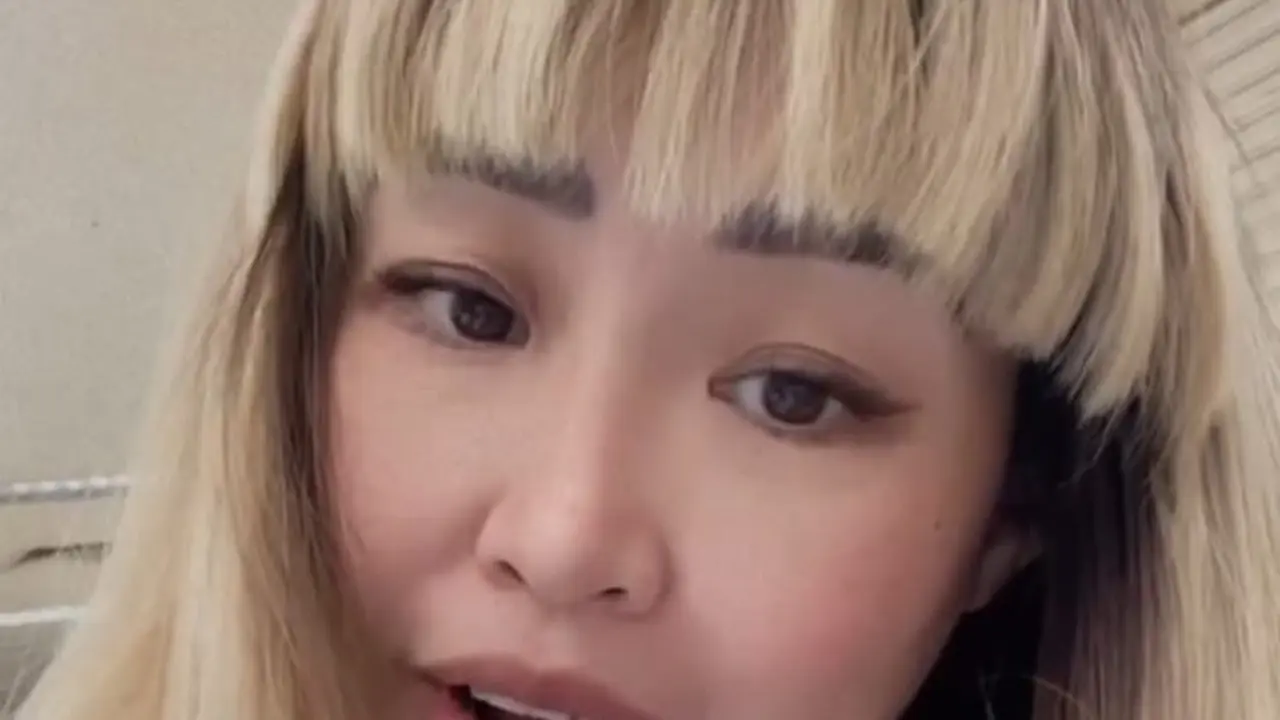 Pinkan Mambo saat membeli 10 buah iPhone di ITC (https://www.instagram.com/stories/pinkan_mambo/2970541917450542512/)