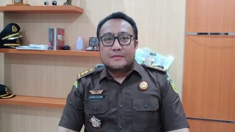 Kasi Intelijen Kejari Makassar Andi Alamsyah membenarkan kasus korupsi pembebasan lahan industri pengelolaan sampah'Kota Makassar naik penyidikan. (Liputan6.com/Eka Hakim)