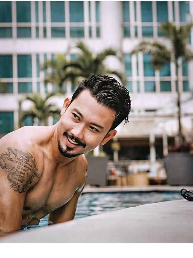 Siap Menikah Tahun Depan, Ini 6 Potret Terbaru Denny Sumargo