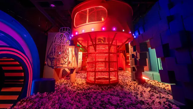 Bersenang-senang di Wonderlab, Uji Adrenalin di Perosotan Mekatronik