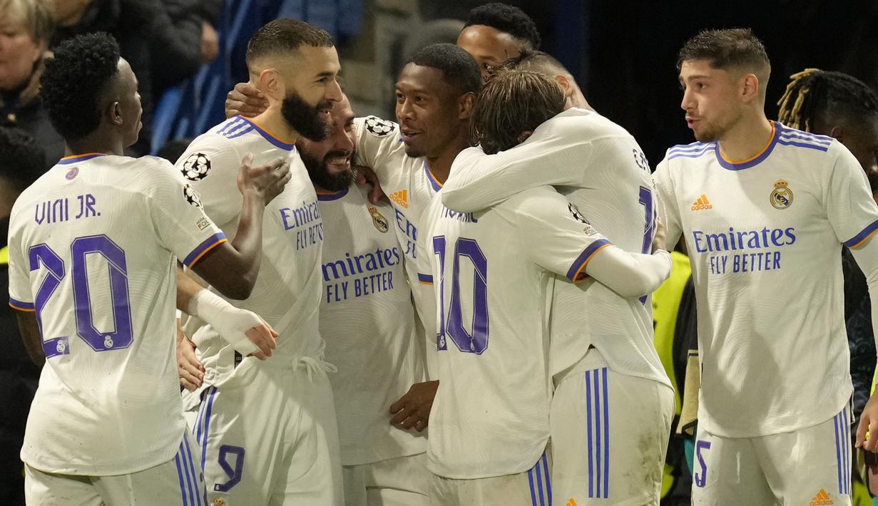 Benzema adalah pemain keempat yang sanggup mengemas hat-trick beruntun di Liga Champions setelah Cristiano Ronaldo (2017), Lionel Messi (2016) dan Luiz Adriano (2014). (AP/Kirsty Wigglesworth)