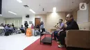 Melalui acara ini peserta berkesempatan berdialog langsung dengan para pembicara. Tampak dalam foto, Social Media Manager KapanLagi Youniverse, Eko Setiawan bersama Managing Editor Liputan6.com, Edu Krisnadefa, saat menyimak pertanyaan mahasiswa pada program Liputan6.com Connect di kampus Vokasi Universitas Indonesia, Depok, Jawa Barat pada 11 November 2025. (Liputan6.com/Helmi Fithriansyah)
