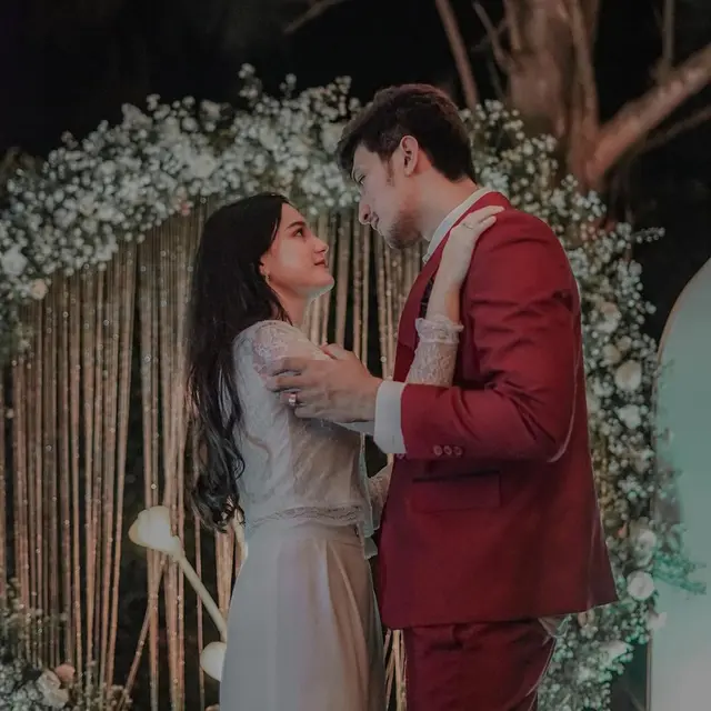 Kisah Asmara Jarang Diumbar, 6 Artis yang Tiba-Tiba Lamaran Ini Bikin Kaget