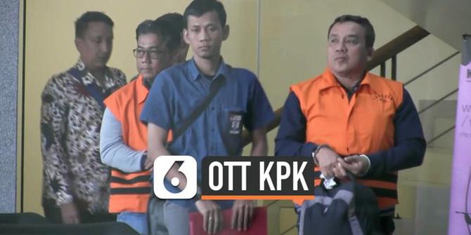 VIDEO: KPK Resmi Tahan 2 Pejabat Kabupaten Indramayu