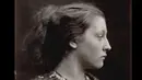 Mary Hillier, seorang pembantu rumah tangga muda yang cantik di rumah Cameron sering menjadi obyek fotonya.  (Julia Margaret Cameron/Museum of Art/wwn)