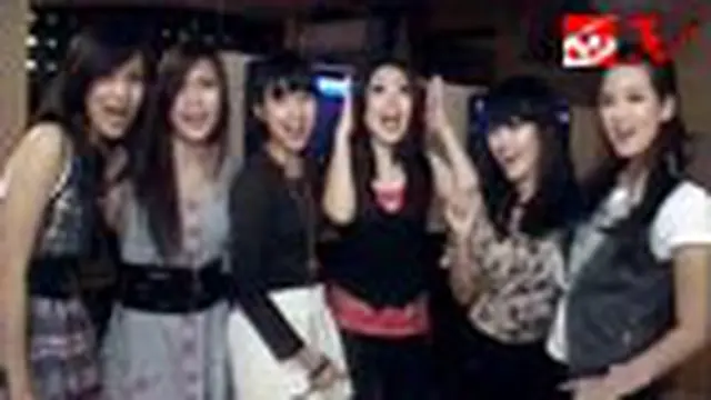 Intip Keseharian Tina with DGirl yuk...