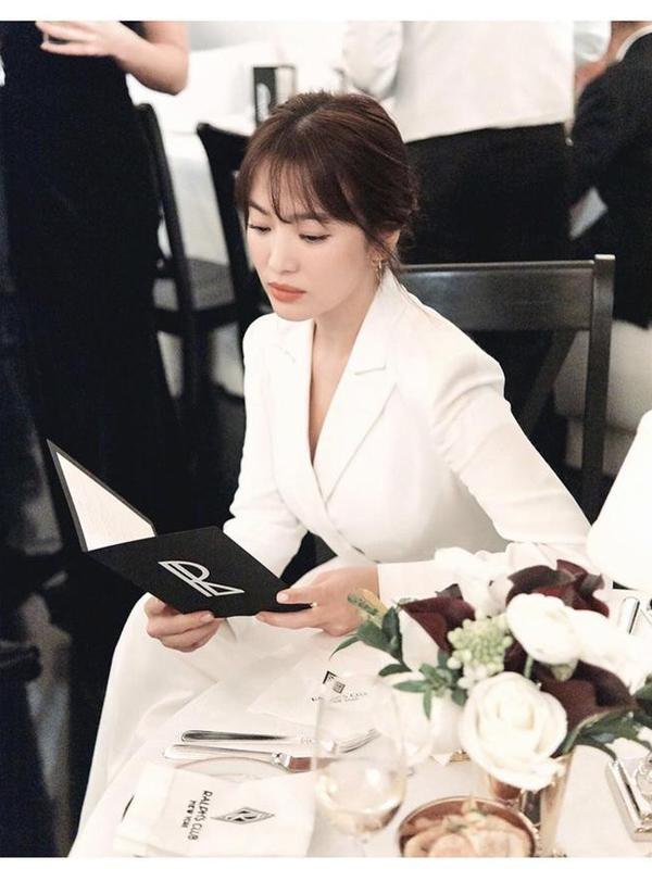 Pesona Song Hye Kyo Hadiri New York Fashion Week 2019 (sumber: weibo/ralph_lauren)