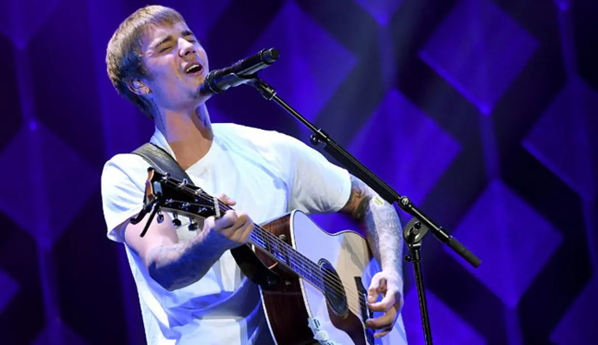 Rasa menyesal itu terlihat ketika Justin memakai celana  pendek dalam sebuah  kesempatan dan bertuliskan ‘Purpose World Tour’. Tulisan tersebut sama dengan nama tur konsernya selama ini. (AFP/Kevin Winter)