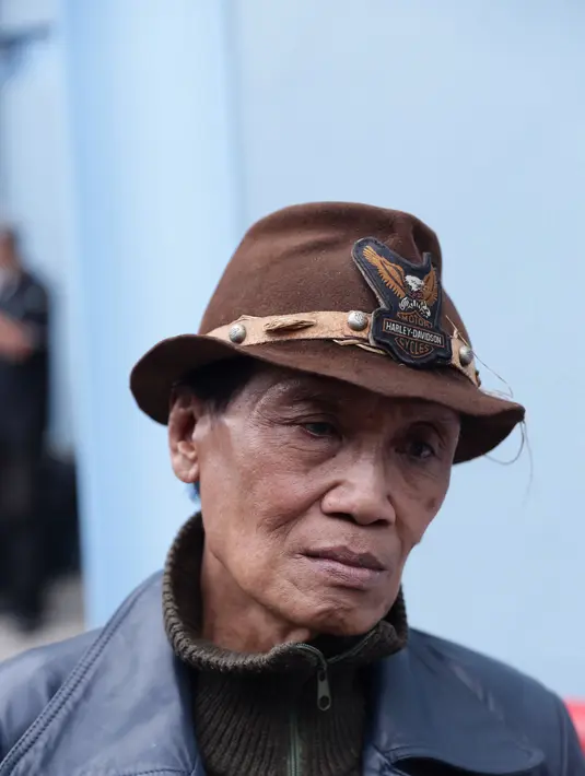 Upaya mengakhiri hidup juga dilakukan saat tangannya masih diborgol. Tessy menenggak pembersih lantai untuk bunuh diri dikamar mandi. (Andy Masela/Bintang.com)