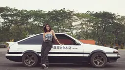 Menjadi juara 1 dalam ajang Indonesia Drift Series yang digelar pada 27 Mei 2023 kemarin, Rachel Florencia ternyata menjalani latihan selama beberapa bulan. Wanita kelahiran tahun 2000 ini dimentori oleh para drifter yang populer di kalangan anak muda seperti Akbar Rais. (Liputan6.com/IG/@rchelcia)