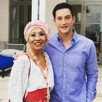 Mike Lewis dan ibunda. (Instagram/mike_lewis)