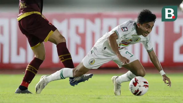 FOTO: Irfan Jaya Bawa PS Sleman Unggul di Babak Pertama saat Melawan PSM Makassar