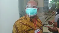 Kepala Inspektorat Indragiri Hulu Boyke Sitinjak usai membuat laporan pemerasan guru di Kejati Riau. (Liputan6.com/M Syukur)