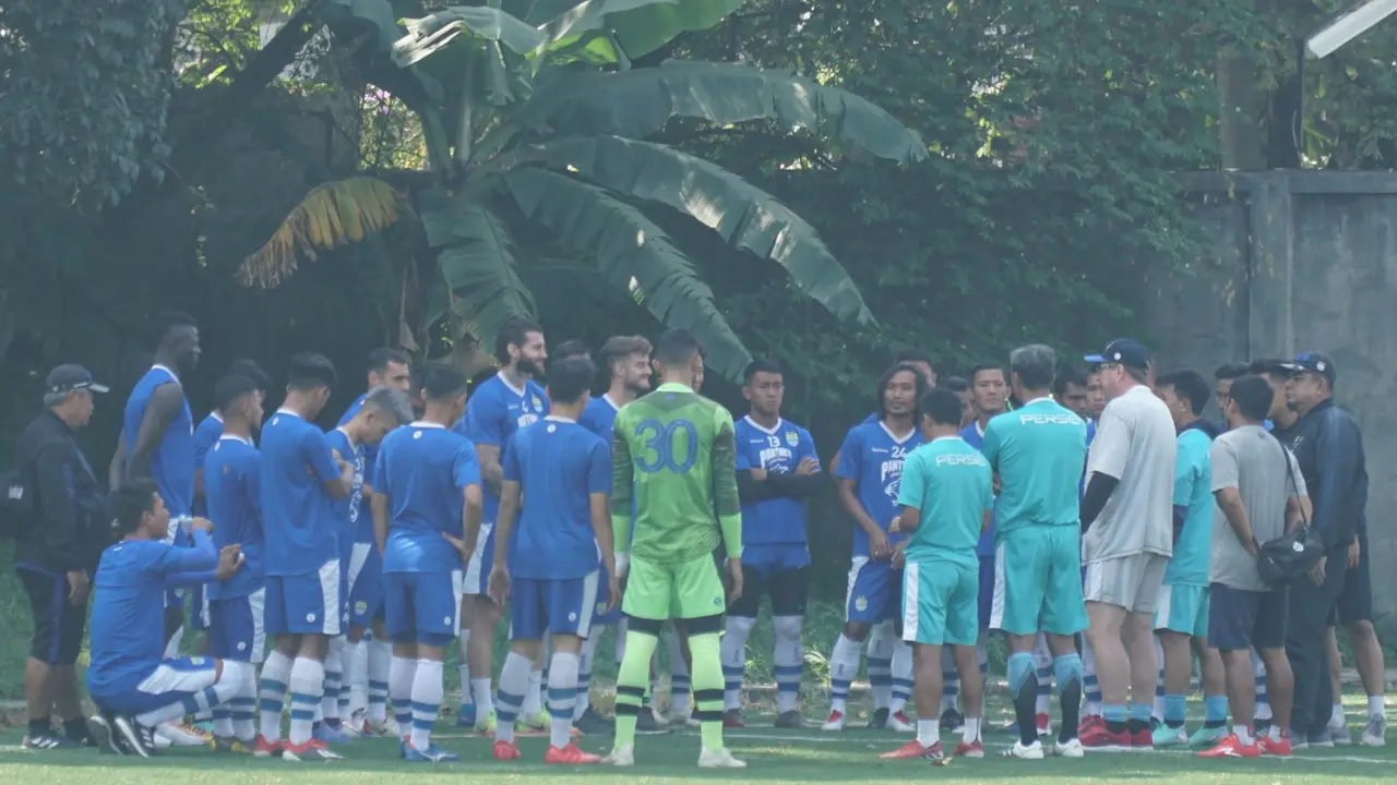 Persib menggelar latihan