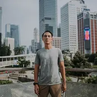 Daniel Mananta, salah satu artis yang juga pebisnis. Sudah lama Danie menekuni usahanya di bidang fashion. Brand terkenal ‘Damn I Love Indonesia’ adalah miliknya. Berikut adalah cara Daniel mempertahankan bisnisnya di tengah pandemi sekarang ini. (Instagram/vjdaniel)