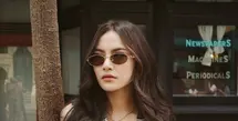 Dalam salah satu potretnya yang diunggah ke media sosial, pelantun lagu Sisa Rasa ini tampil memikat dengan gaya kasual yang modis dan penuh sentuhan mewah.  [@mahaliniraharja].