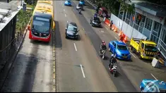 Berbagai upaya kini telah disiapkan untuk menjaga busway tetap steril dari pengemudi kendaraan pribadi. Termasuk pengajuan perubahan undang-undang lalu lintas agar busway punya hak eksklusif seperti kereta api.
