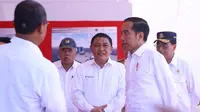 Direktur Utama Pelindo III Doso Agung menyambut Presiden Jokowi dan rombongan di lokasi rencana pembangunan pelabuhan, Desa Batu Cermin, Kecamatan Komodo, Labuan Bajo Nusa Tenggara Timur.