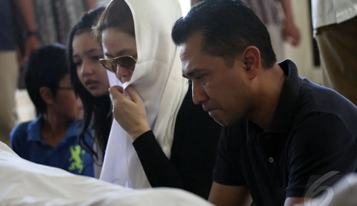 Idris Sardi, ayahanda dari Lukman Sardi tutup usia pada pukul 07.25 WIB di rumah sakit Meilia, Cibubur, Jakarta Timur, Senin (28/4/2014) (Liputan6.com/Faizal Fanani).