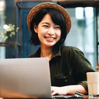 ilustrasi perempuan karir/copyright little star (Shutterstock)