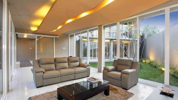 Ruang tamu rumah modern karya Wastu Cipta Parama. (dok. Arsitag.com)