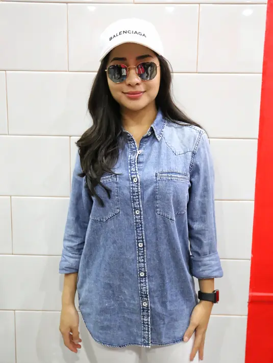 "Sebagai pekerja seni kita senang, syuting bisa seharian kan lelah, tapi melihat ini lelahnya justru terbayarkan," jelas Niki. (Adrian Putra/Bintang.com)