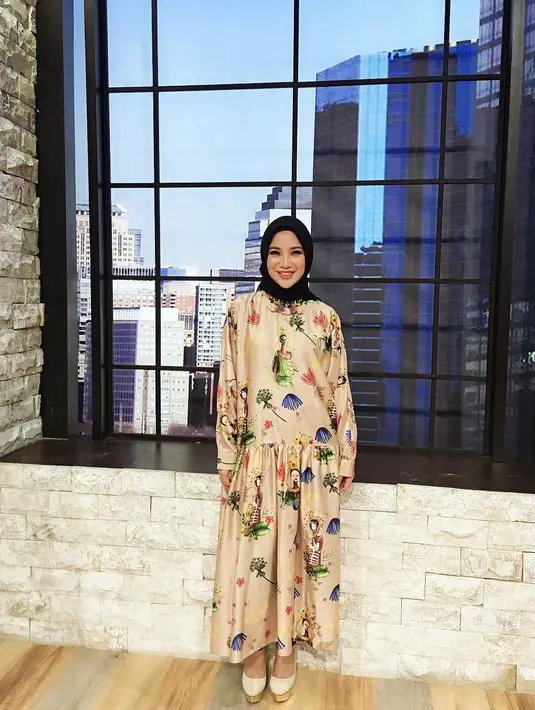 Yang lebih mengejutkan adalah Chacha Frederica si anggota Girls Squad yang tiba-tiba tampil berhijab. Namun ternyata, Chacha sudah memiliki rencana mulia ini sejak lama dan pada akhirnya kini sudah  direalisasikannya. (Instagram/chafrederica)