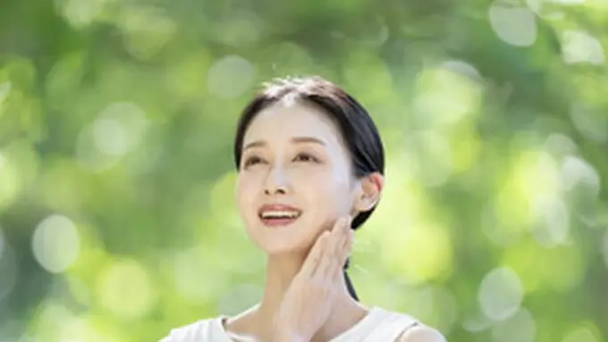 Rahasia Kulit Tetap Sehat dan Terlindungi Saat Aktivitas Outdoor dengan Sunscreen Spray Berteknologi Tinggi (photo by freepik.com)