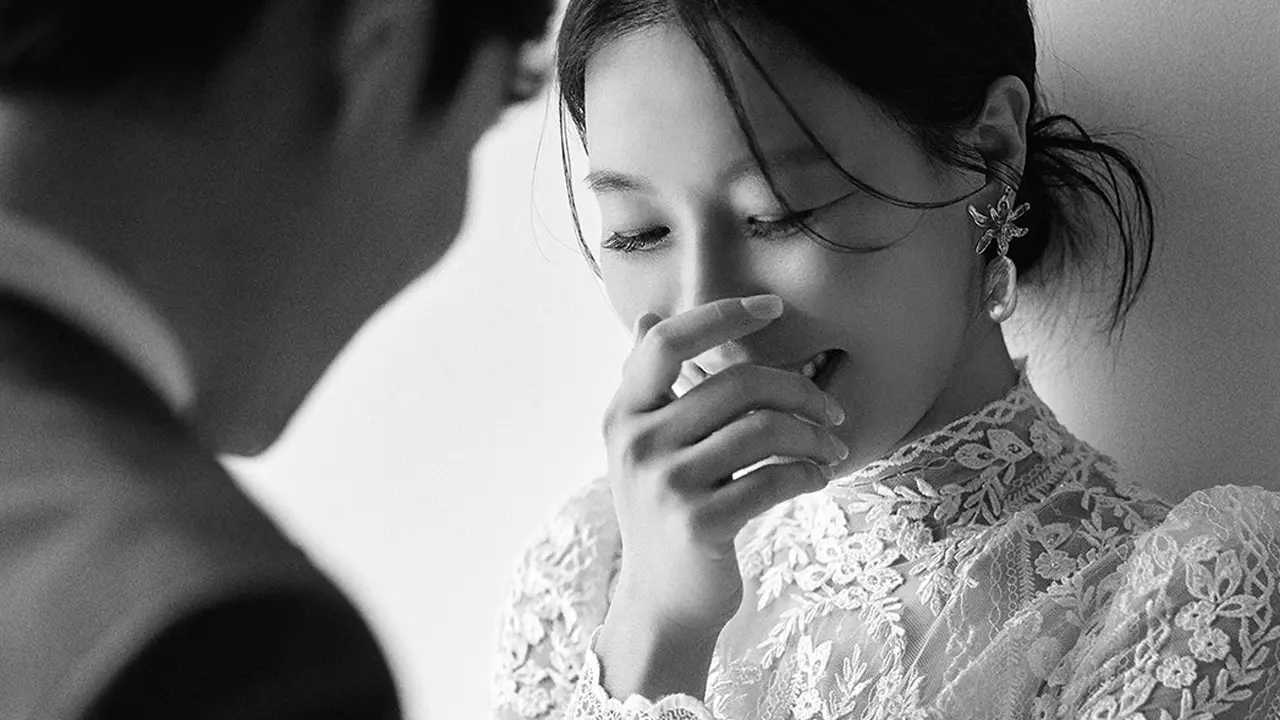 Foto Prewedding Cha Chung Hwa. (Foto: IOK Company via Soompi)