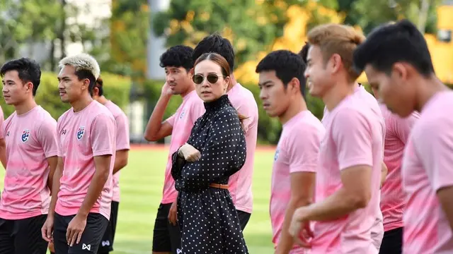 6 Potret Madam Pang Manajer Timnas Thailand, Crazy Rich yang Janji Beri Hadiah Fantastis