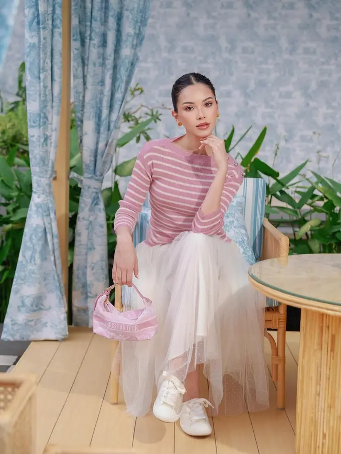 Gaya Serba Pink Alyssa Daguise di Dioriviera Bali, Sentuhan Feminin nan Mewah dengan Tas Dior Rp24,6  Juta-an