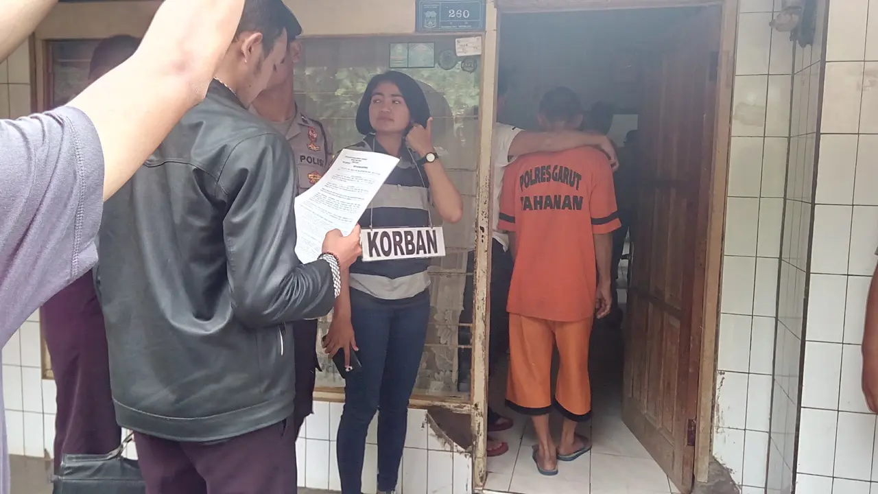 Rekonstruksi Suami Lindas Istri Bikin Ibu-Ibu Histeris