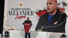 Alexander Zwiers saat diperkenalkan sebagai Direktur Teknik PSSI dalam konferensi pers di kawasan Senayan, Jakarta Pusat, pada Senin (25/8/2025) malam WIB. (Liputan6.com/Melinda Indrasari)