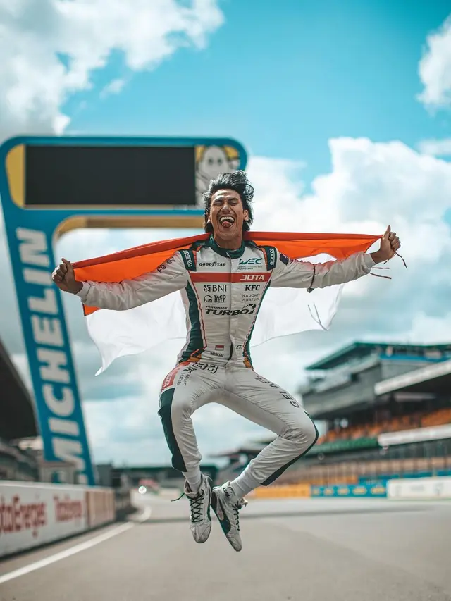6 Potret Sean Galael di Sirkuit, Pembalap Formula 2 Kebanggaan Indonesia