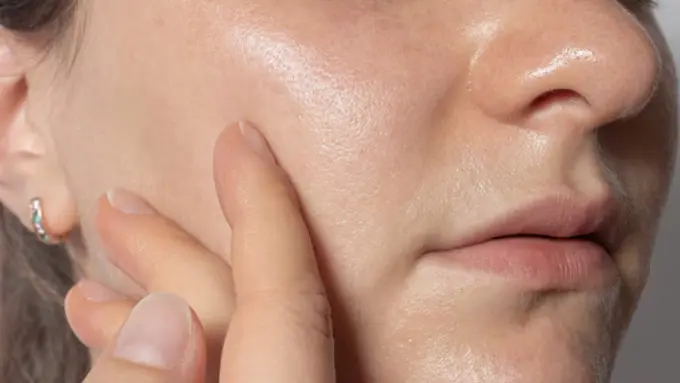 Tips Memilih Cleanser yang Tepat Sesuai Jenis Kulit (photo by freepik.com)