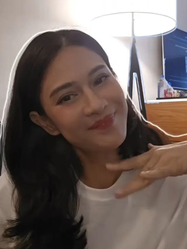 Hasil makeup Dian Sastrowardoyo di Toronto International Film Festival 2025. [@therealdisastr]