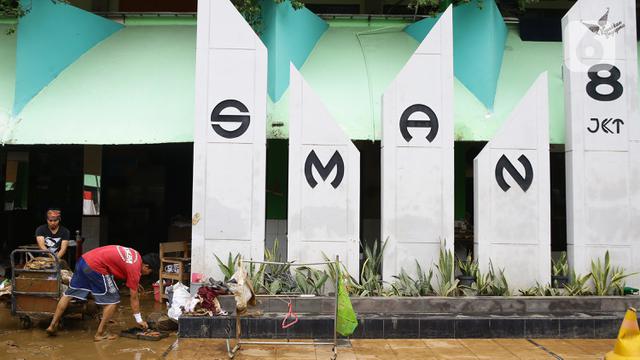 Sisa Banjir di SMAN 8 Jakarta