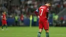 Bintang Portugal, Cristiano Ronaldo, tampak kecewa usai gagal ke final Piala Konfederasi setelah kalah dari Cile di Stadion Kazan Arena, Rusia, Rabu (28/6/2017). (EPA/Mario Cruz)