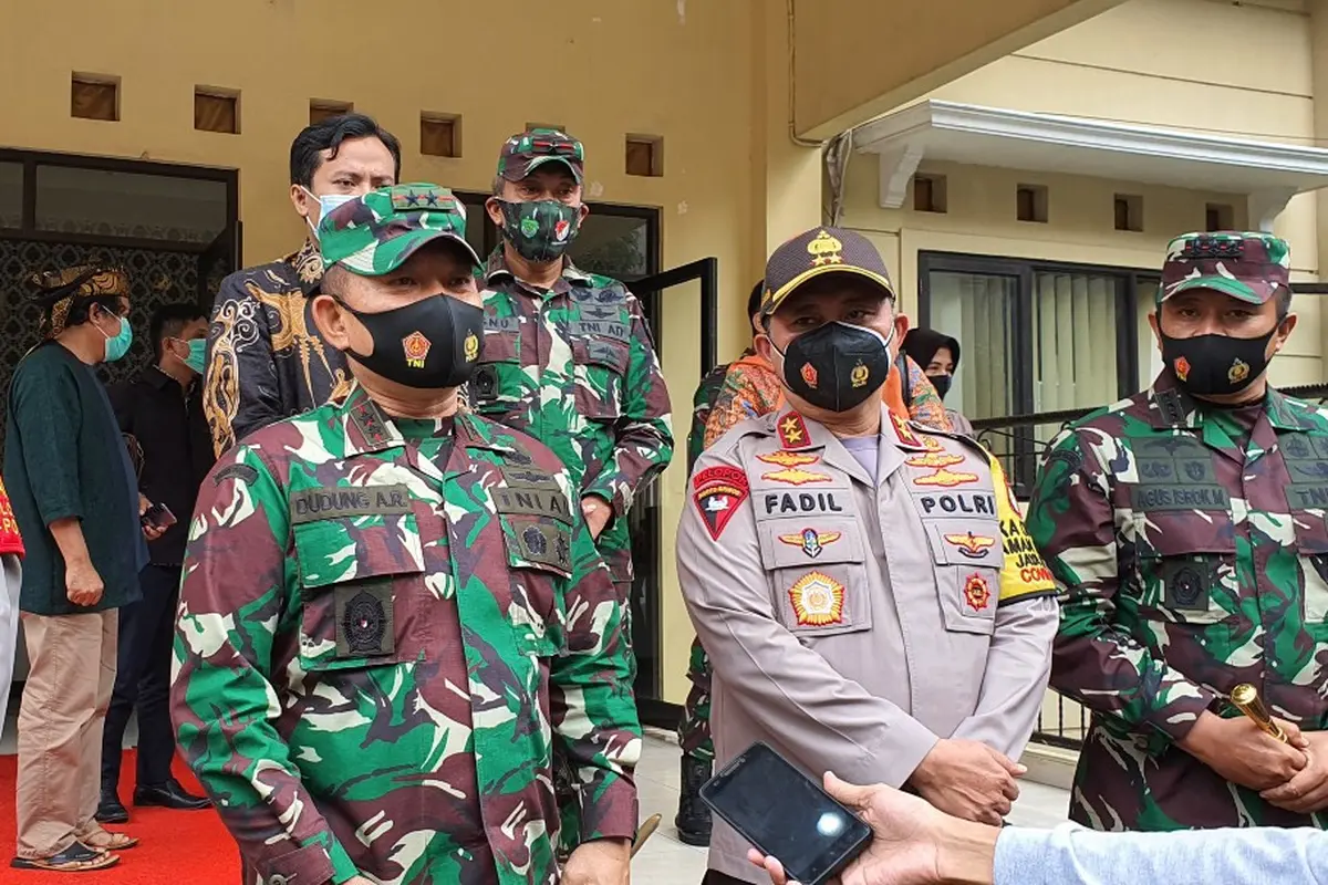 Pangdam Jaya Mayjen TNI Dudung Abdurachman bersama Kapolda Metro Jaya Irjen Fadil Imran menyambangi Polrestro Depok, dalam persiapan Pilkada Kota Depok, Sabtu (5/12/2020).